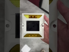 A104 एलईडी कैट आई रोड स्टड हाईवे एयरपोर्ट डॉक IP68 एल्यूमीनियम सोलर रोड स्टड